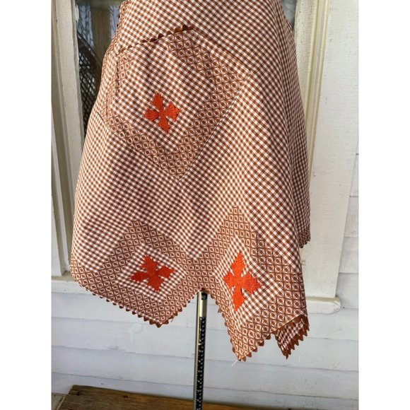 Vintage Brown Gingham Checked Smocked Embroidered Half Apron - Picture 5 of 8